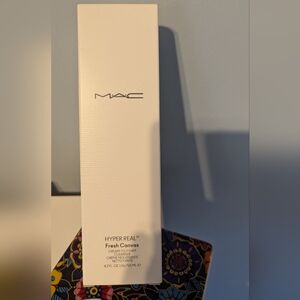 NIB MAC HYPER REAL™ FRESH CANVAS CREAM TO FOAM CLEANSER 4.2 FL OZ ANTI AGING